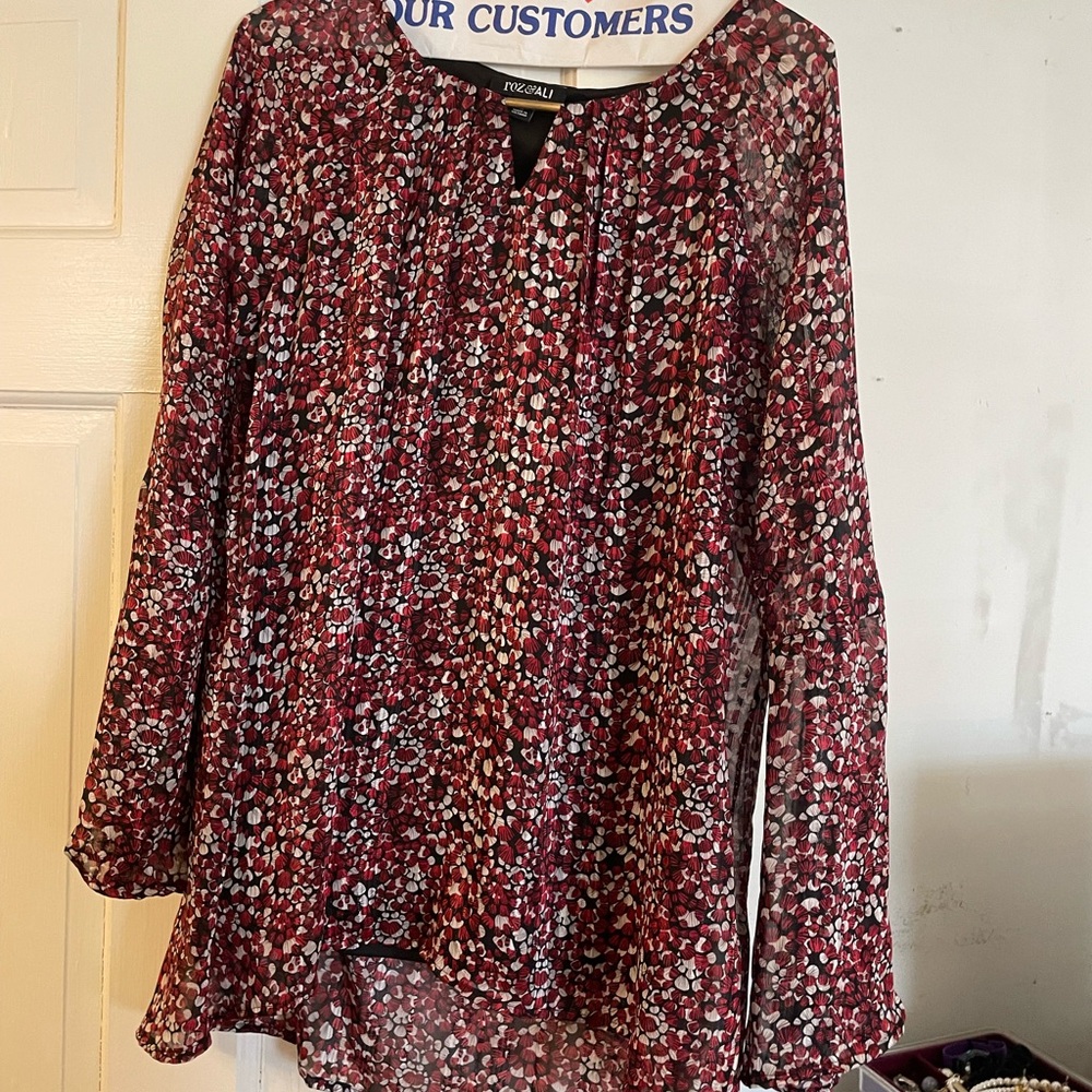 Roz & Ali Women's Red and Black patterned top